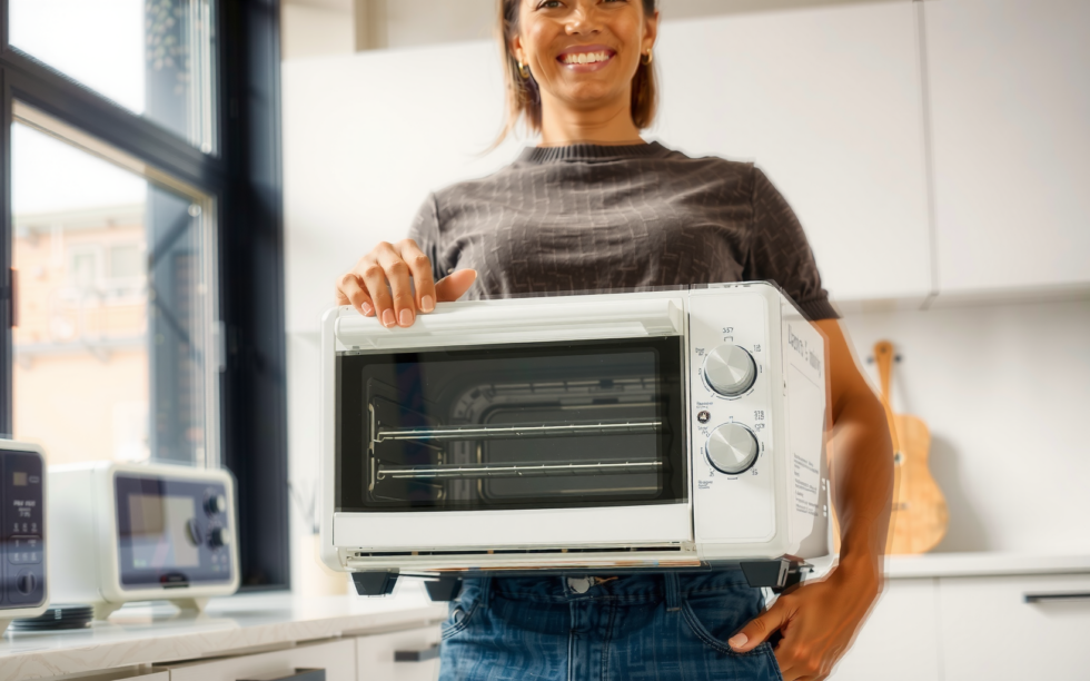 Duronic XXL Air Fryer AF34 WE — lifestyle photo showing Duronic XXL Air Fryer in use